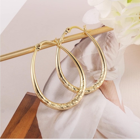 Elegant Gold  Tone Oval Hoop Earrings - Picture 1 of 8